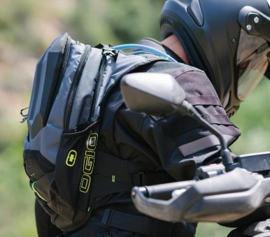Ogio Dakar 3L Hydration Pack – Schwarz, 100 Oz Trinkblase, Isoliert, Ergonomisch, Mit Helmhalterung, Für Radfahren & Outdoor (17,5 X 10 X 8 Zoll)